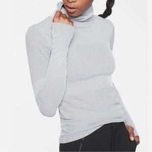 Athleta Gray Long Sleeve Turtleneck Top M